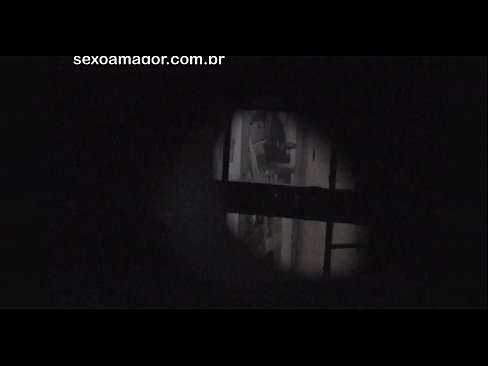 ❤️ Blondie ezkutuan grabatzen du auzoko voyeur batek adreilu hutsen atzean ezkutatuta ❤️ Pornografia %eu.novoporn.ruan
